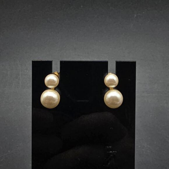 Avon 1989 Pearlessence Earrings In Box Faux Pearl Stud Pierced Classic Timeless - Picture 2 of 8
